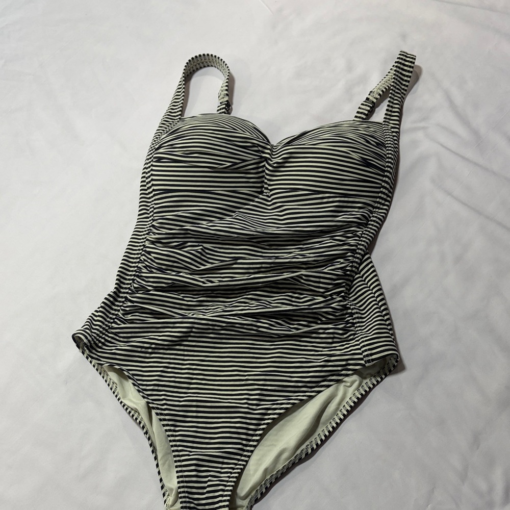 Nip Tuck one piece swim suit size 8 black and ivory stripes and side ruching